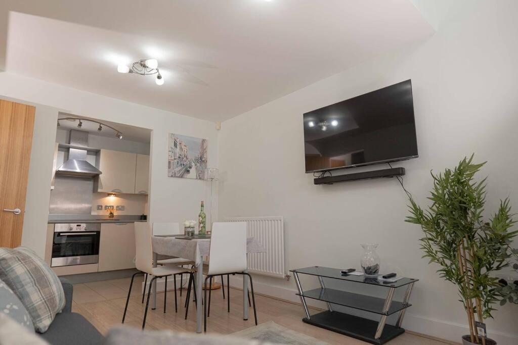 Beautiful 2 Bed In Central Birmingham: A Hidden Gem! מראה חיצוני תמונה